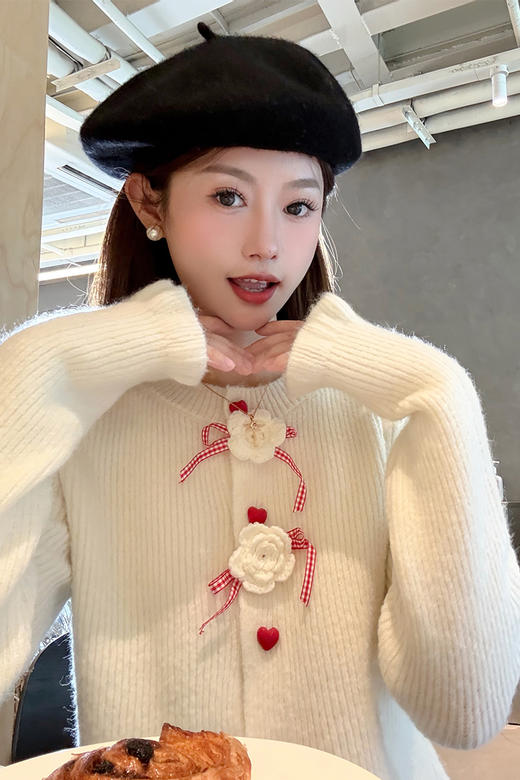 <曾小咸推荐> 米杏色爱心扣子毛衣 商品图5