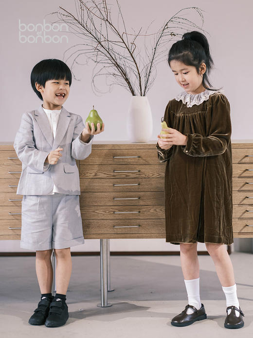 蕾丝花边领丝绒连衣裙 商品图0