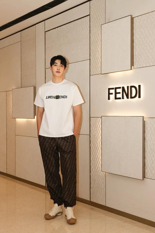 F家 小黑格印花圆领短袖 商品图1