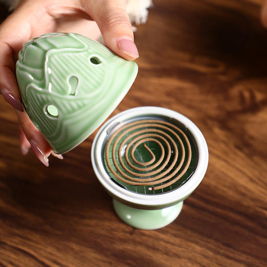 《龙泉青釉小博山》盘香炉 商品图4
