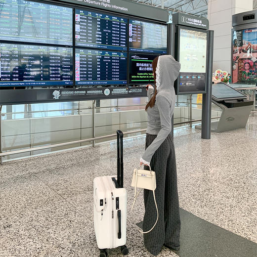 <曾小咸推荐>V领蕾丝边连帽修身上衣 日常129.99/件 立减60 秒杀69.99/件！！ 商品图4