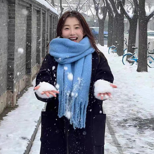 鹿鹿推荐 • baby奶呼呼蓝！马海毛加厚纯色围巾秋冬保暖围脖披肩 商品图1