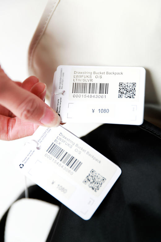 白色与黑色一起，水桶抽绳背包。10L大容量拉链瑜伽双肩包A121488 商品图2