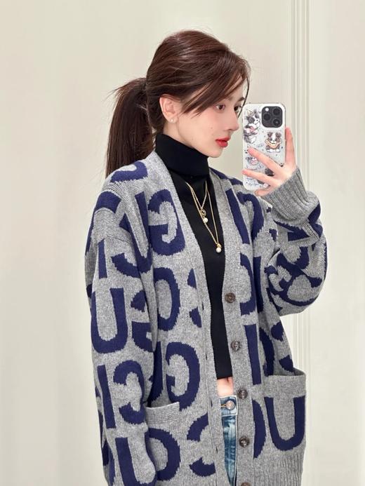 G家 GG蓝大字母挂毛灰开衫外套 （JN） 商品图1