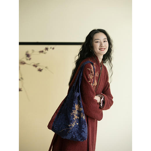 牧衣游原创 丝麻棉手工刺绣单肩包 听风说【不支持会员折】 商品图0