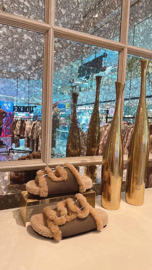 【门店同款】ENJOY冬季一字扣羊羔毛勃肯拖鞋 159751236 商品图0