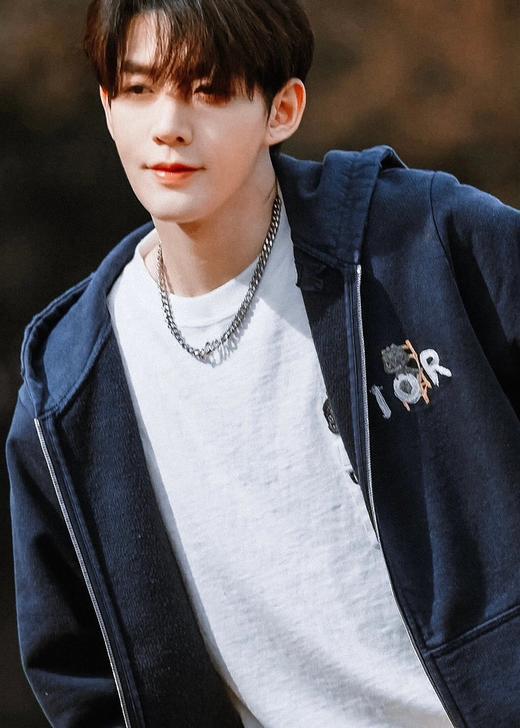 D家 小恐龙破洞连帽外套（JN） 商品图1