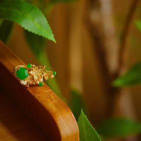 龢盒原创 一枝春叶略过枝头 翡翠蛋面戒指