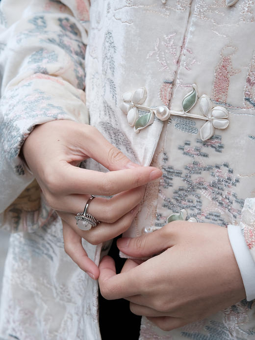 盛唐牡丹| 如意湖亭丝绒花扣外套-白色 商品图3