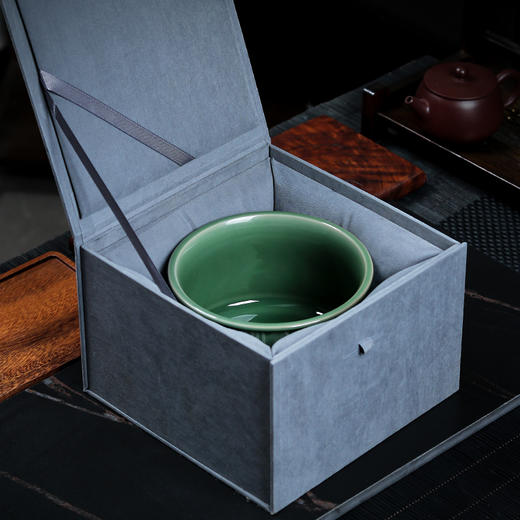 【特惠6折，仅1件，无货退款】梅子青青瓷重工刻花鱼藻茶洗陶瓷茶道桌面建水高端茶具渣斗本土斋-青瓷鱼藻纹水洗650ML【不支持补差，非质量问题不退不换】S 商品图1