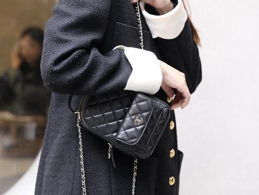 香奈儿首款主打学院风的一款小背包mini双肩背包（HH） 商品图13