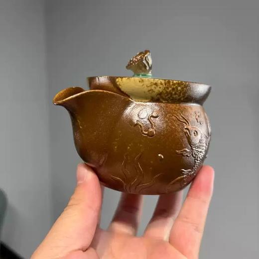 仿古草木灰釉古朴太湖石宝瓶手抓壶龙泉窑高端功夫茶具家用泡茶器本土斋-鱼藻纹手抓壶150ML 商品图1