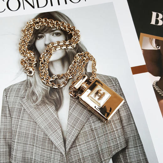 【闲置未使用】CHANEL香奈儿22s金色香水瓶长项链毛衣链链长约82cm，吊坠长约5.4cm中性款现售价：3700！021224TB06 商品图2