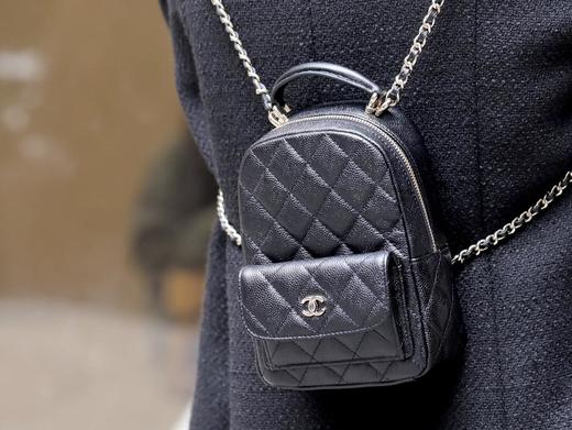 香奈儿首款主打学院风的一款小背包mini双肩背包（HH） 商品图14