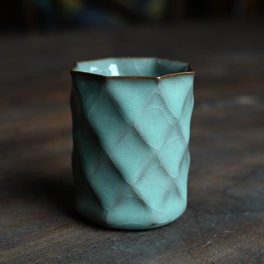 这个男人有点“方” 汤忠仁龙泉黑胎青瓷茶器 各大博物馆抢着收他的作品 商品图1