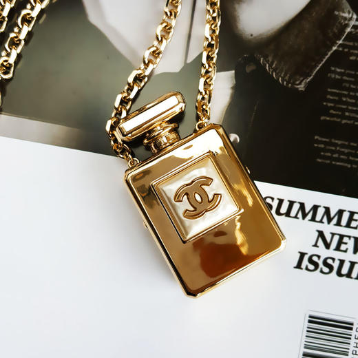 【闲置未使用】CHANEL香奈儿22s金色香水瓶长项链毛衣链链长约82cm，吊坠长约5.4cm中性款现售价：3700！021224TB06 商品图4