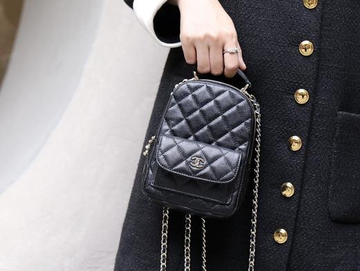 香奈儿首款主打学院风的一款小背包mini双肩背包（HH） 商品图11