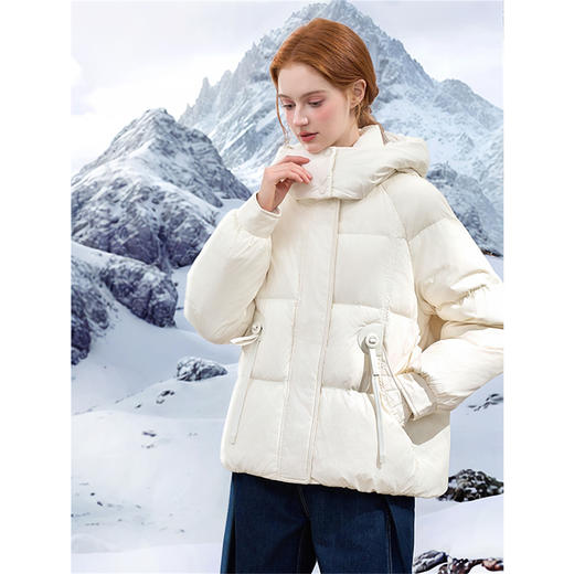 西遇杏色立领口袋鸭绒羽绒服女冬季新款时尚气质短款面包服M0043186 商品图3