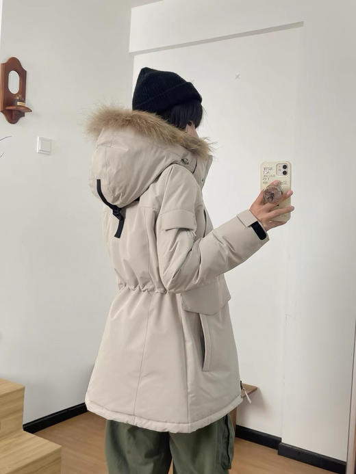 仅黑L一件 亏清不退 两棵树 纯圆正 女款极光羽绒服 炒鸡暖 大毛领灰鹅绒 扛风挡雨带收腰 商品图5