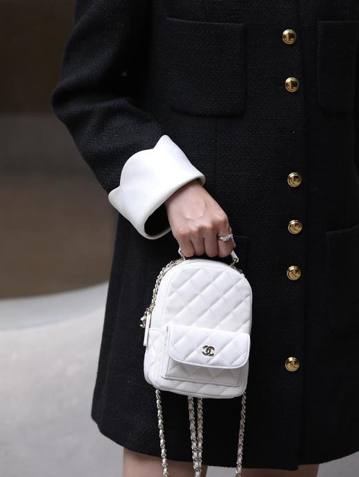 香奈儿首款主打学院风的一款小背包mini双肩背包（HH） 商品图2