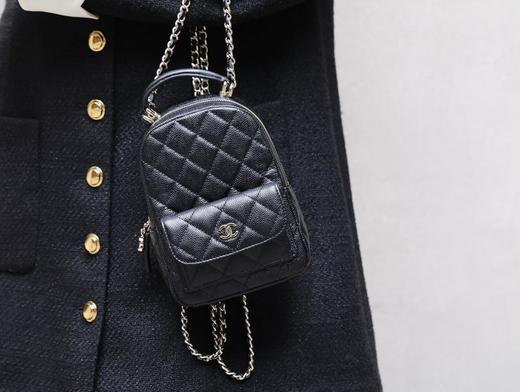 香奈儿首款主打学院风的一款小背包mini双肩背包（HH） 商品图10