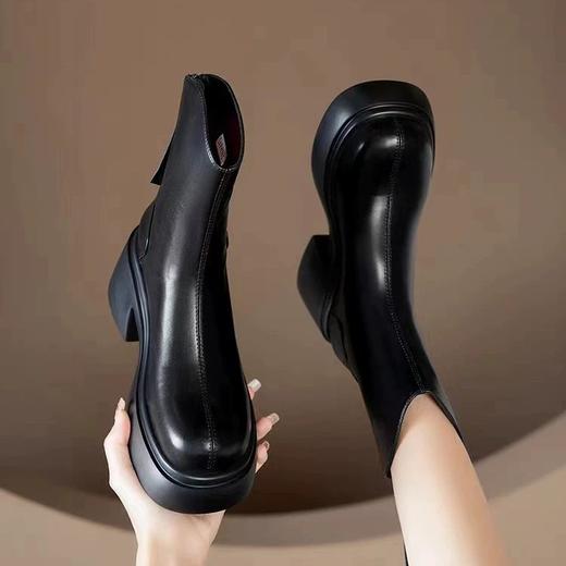 服装鞋包-秋冬新款厚底马丁靴高跟V口小个子女增高显瘦瘦靴 商品图1