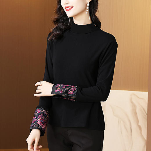 KQL 422H2289重工刺绣高领磨毛打底衫弹力上衣 商品图1