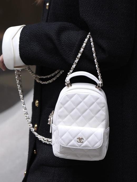 香奈儿首款主打学院风的一款小背包mini双肩背包（HH） 商品图0