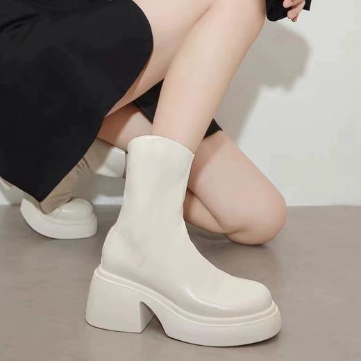 服装鞋包-秋冬新款厚底马丁靴高跟V口小个子女增高显瘦瘦靴 商品图3