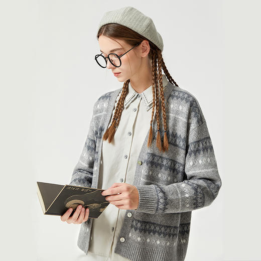 Famecoco范可儿羊毛针织开衫v领复古费尔岛毛衣外套F225DA010 商品图4