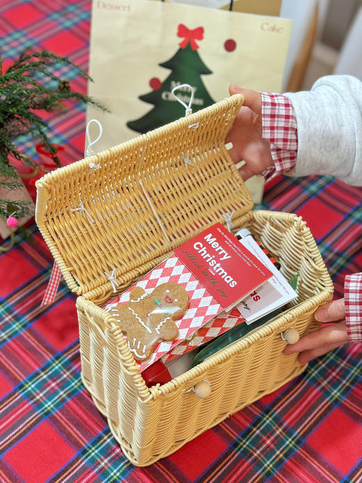 2024圣诞限定 圣诞送你一套“房”·圣诞零食屋礼盒（随机节日毛毡配饰） 商品图3