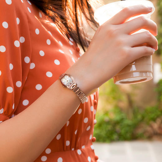 VIP-EW5543-54A 西铁城Citizen西铁城 光动能酒桶型时尚优雅简约粉金女表【无电】 商品图2