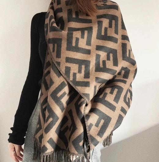 特价亏本 不退换 双F羊绒围巾  黑灰色 可披可围 商品图2