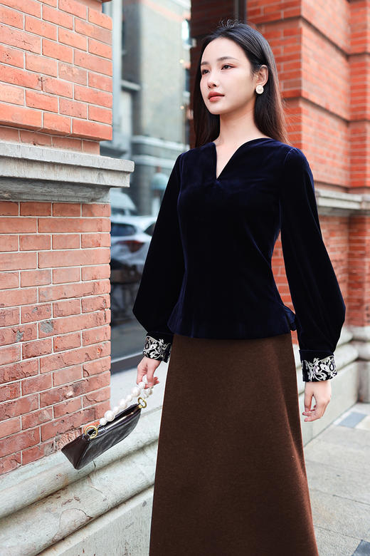 逸红颜明月优选 #醋酸羊绒半裙【清霜】专治微胖梨型身材，日常轻熟优雅大姐姐风 商品图3