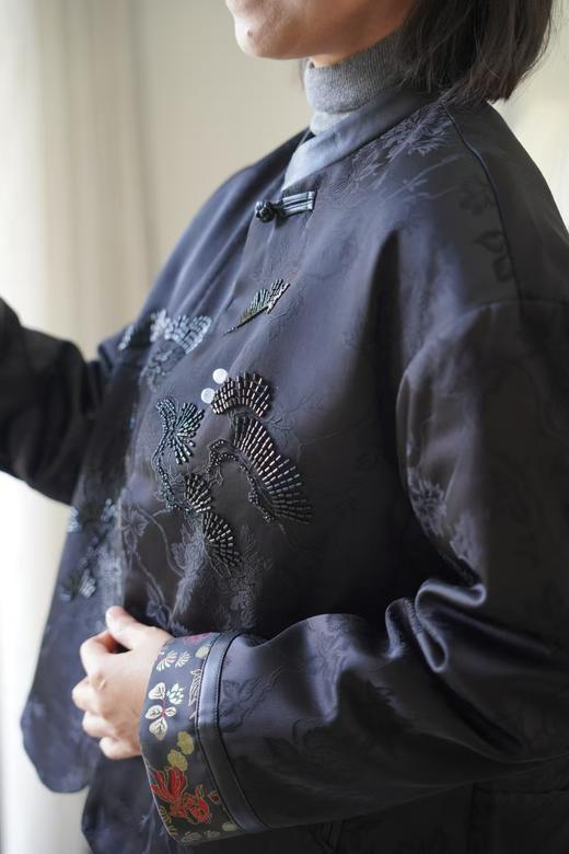 设计师高品钉珠国风小羊皮进口醋酸提花白鸭绒外套 商品图4