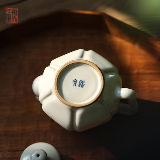 绪文汝窑梨瓣壶 商品图3