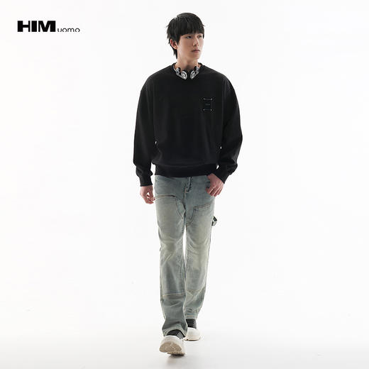漢崇HIM 简约舒适压花胸章休闲宽松微弹长袖套头圆领卫衣2025秋季 商品图1