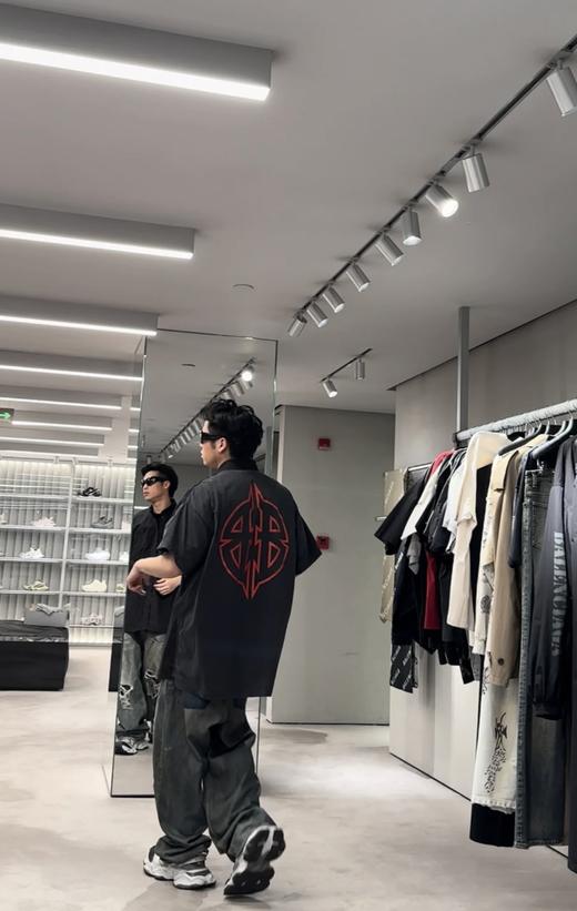 B家 巴黎 大双B字母裂纹印花拼接短袖衬衣（JN） 商品图2