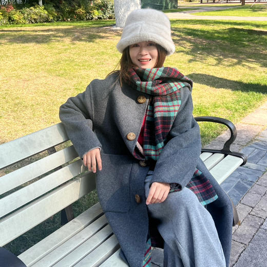 25特价 2412303    西太后 羊毛大衣+围巾（双面） 商品图9