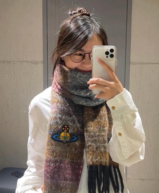2024小红书走火爆款西土星英国时装设计师，时装的朋克之母!时尚潮流风格刺绣Logo马海毛围巾 商品图0