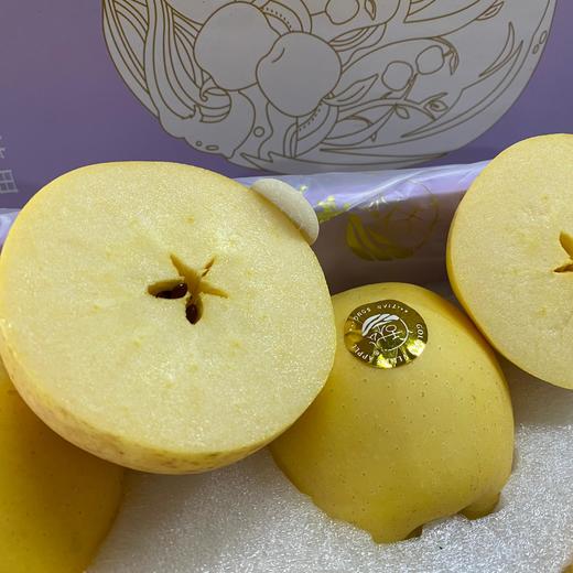 【维纳斯苹果】 捧在手里就能闻到扑面而来的果香，果肉淡黄，甜脆清爽，味觉和嗅觉的双重体验。8-10枚/箱，江浙沪皖顺丰包邮~ 商品图1