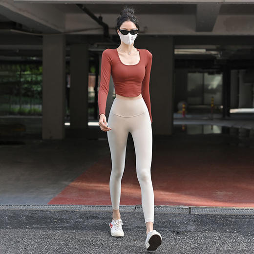 新款秋冬短款瑜伽服一体式美背健身长袖U领跑步运动上衣 商品图4