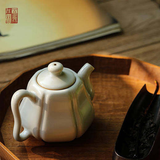 绪文汝窑梨瓣壶 商品图4