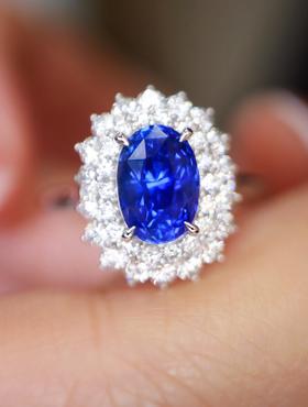 2.03ct刻面蓝宝石戒指