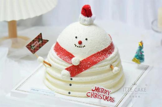 【圣诞小雪人】动物奶油、新鲜草莓+草莓酱，戚风蛋糕胚；插旗可换成Happy Birthday下单时备注；寒来暑往，秋收冬藏，小雪人是冬日美好的回忆，满载着快乐与幸福~ 商品图0