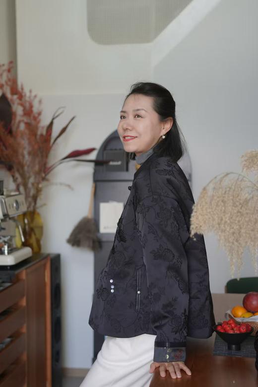设计师高品钉珠国风小羊皮进口醋酸提花白鸭绒外套 商品图2