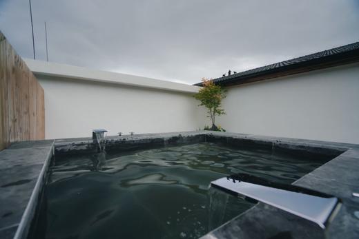 【团建优选-峨眉山297号院】9999元=19房温泉民宿，峨眉半山，温泉私汤，避暑，烧烤，投影+k歌，近清音阁生态猴区fyj 商品图2