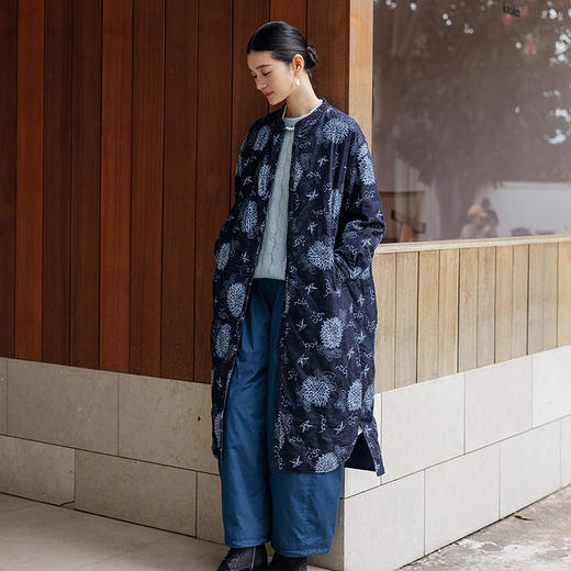 绽放旅行女装856朵/印花蓝裙细坑条灯芯绒圆领夹棉长袖开襟连衣裙 商品图2