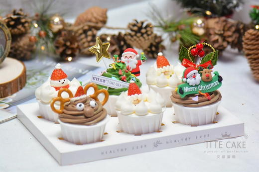 【圣诞纸杯蛋糕】动物奶油、圣诞主题，装饰会随机更改~；平安夜圣诞树上的铃铛响起美丽的祝福：圣诞快乐~ 商品图0