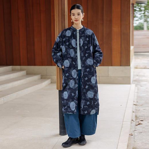 绽放旅行女装856朵/印花蓝裙细坑条灯芯绒圆领夹棉长袖开襟连衣裙 商品图0